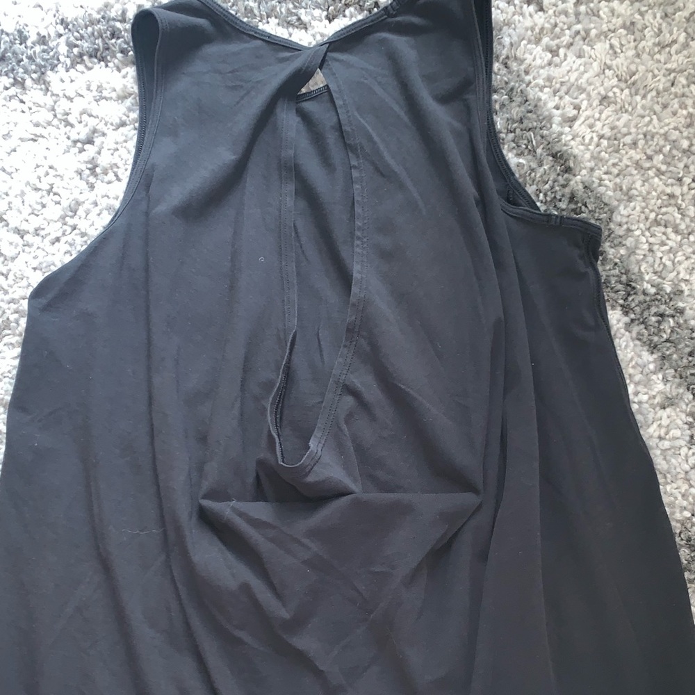 Lululemon low key tank black size 4